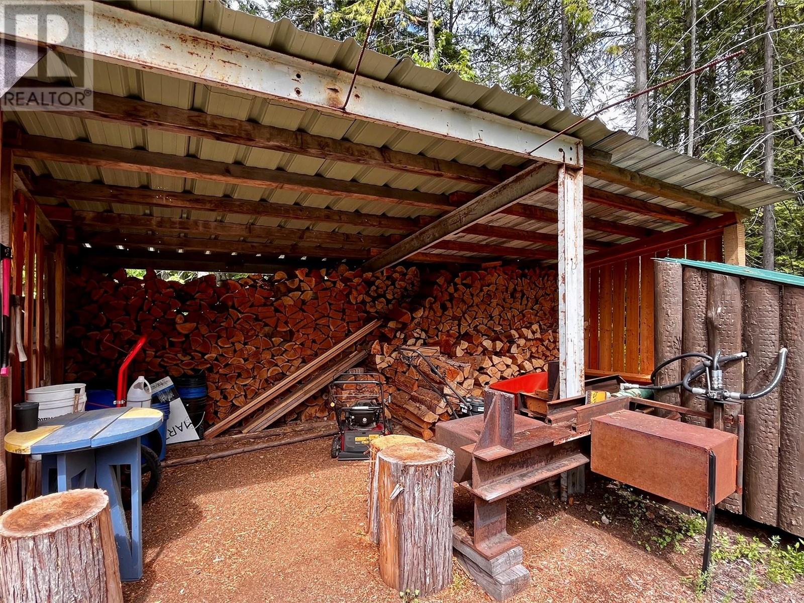 7705 Omen Road, Fauquier, BC V0G1K0