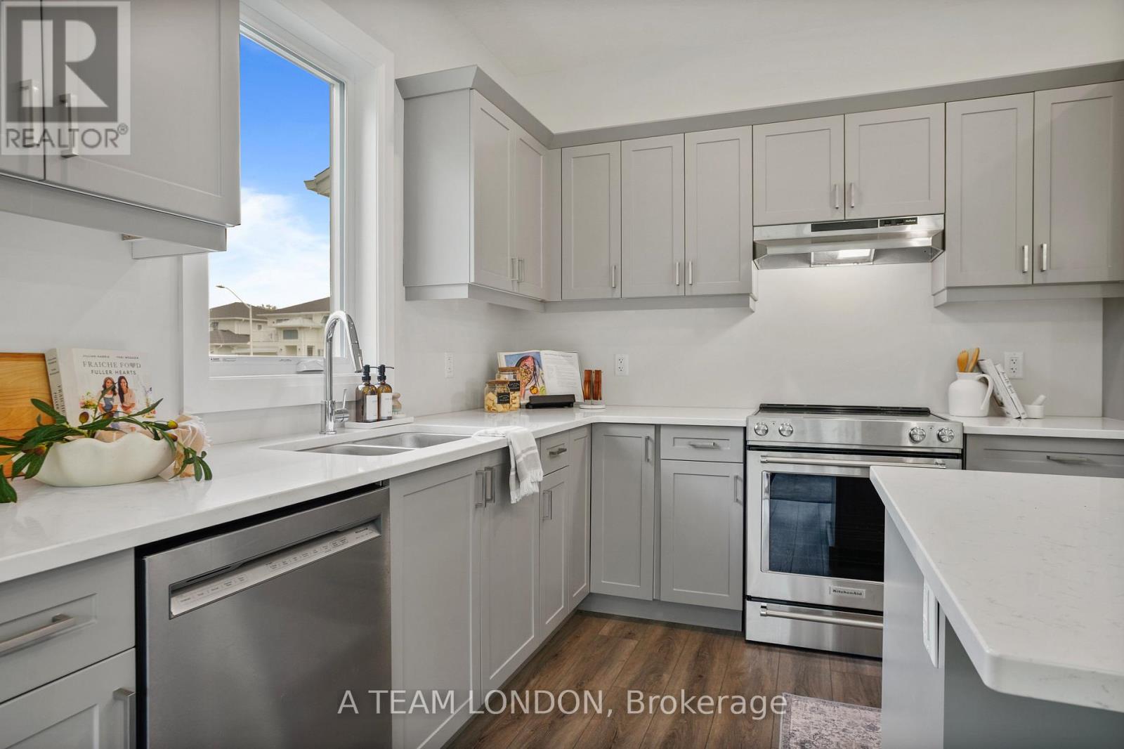 72 The Promenade, Central Elgin, Ontario  N5L 1C5 - Photo 14 - X12156555