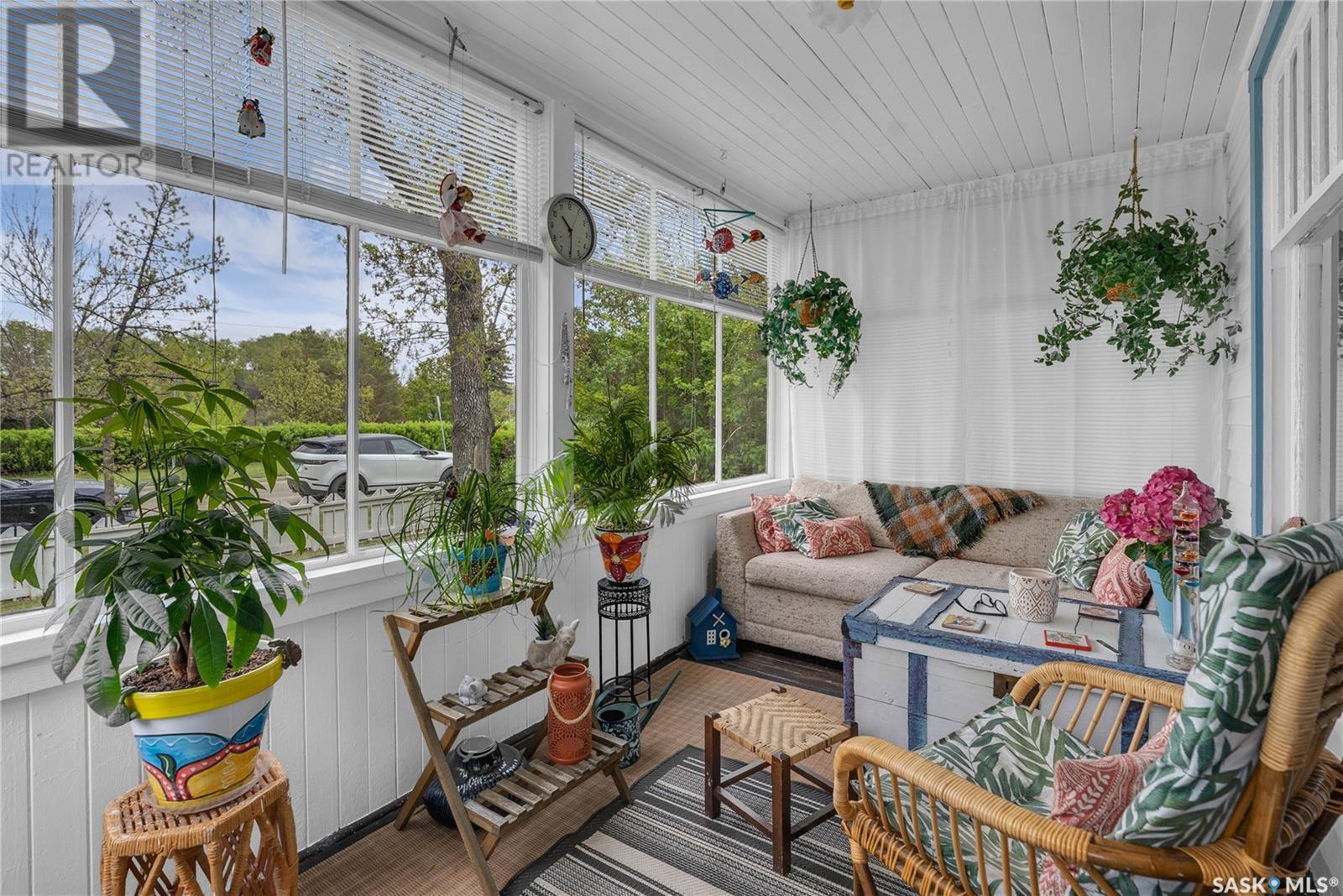 Property at 905 10th AVENUE N image 3