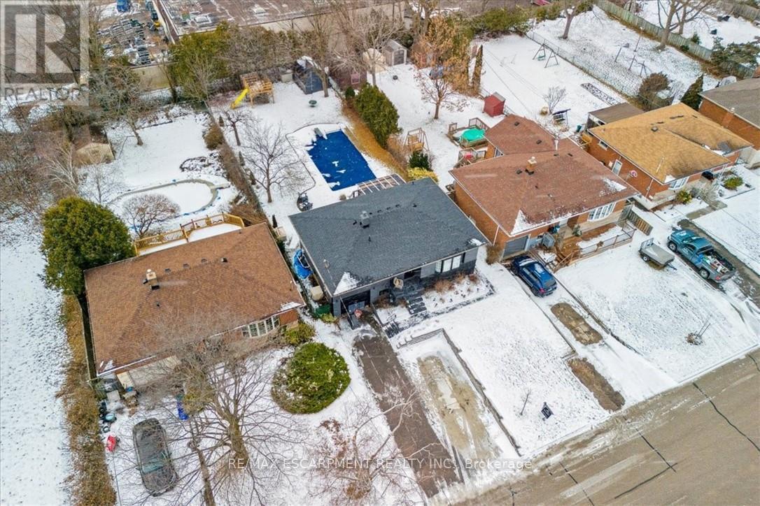 1142 Stanley Drive, Burlington, Ontario  L7P 2K7 - Photo 34 - W12160347