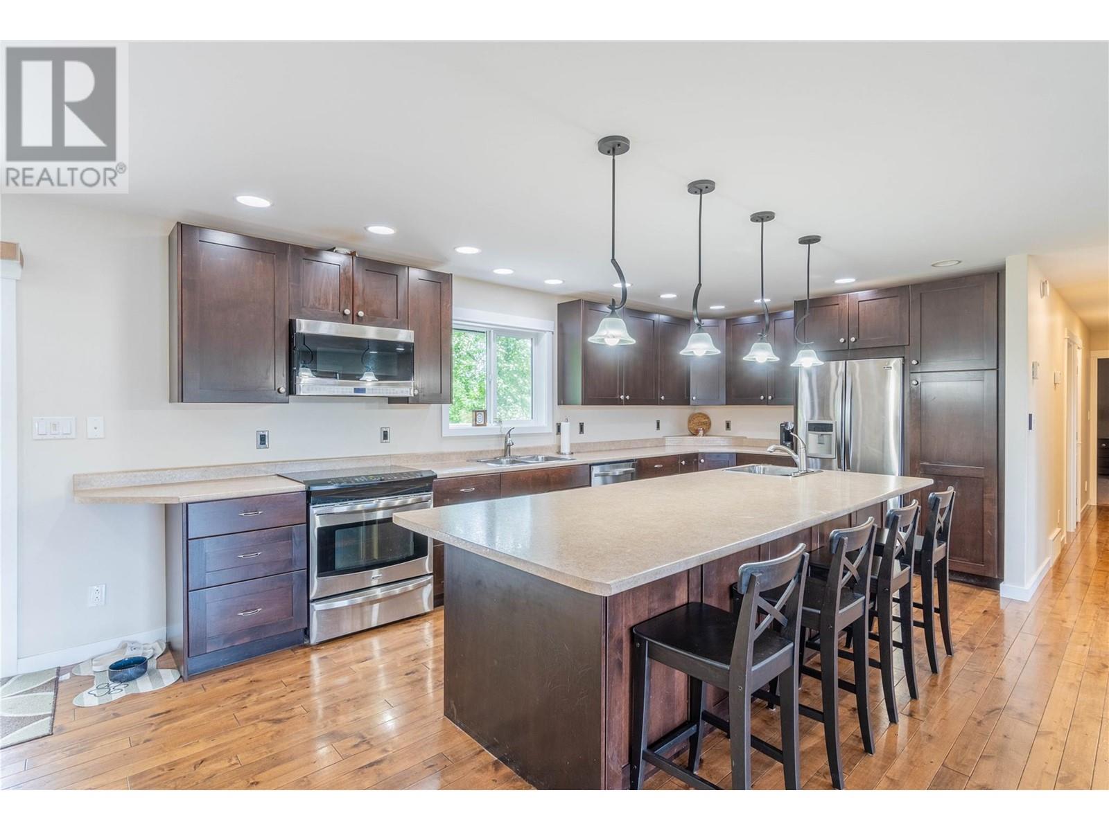 1103 Beach Place, Chase, British Columbia  V0E 1M0 - Photo 5 - 10348697