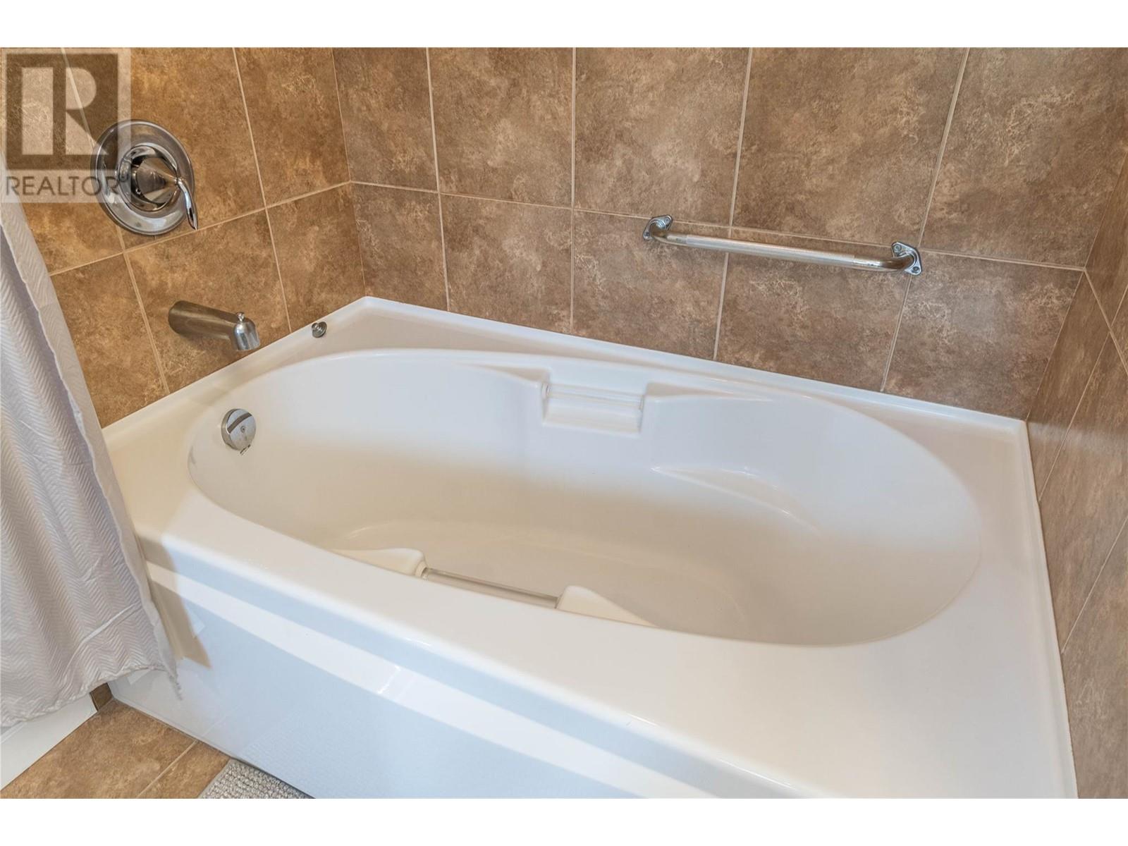 1103 Beach Place, Chase, British Columbia  V0E 1M0 - Photo 18 - 10348697