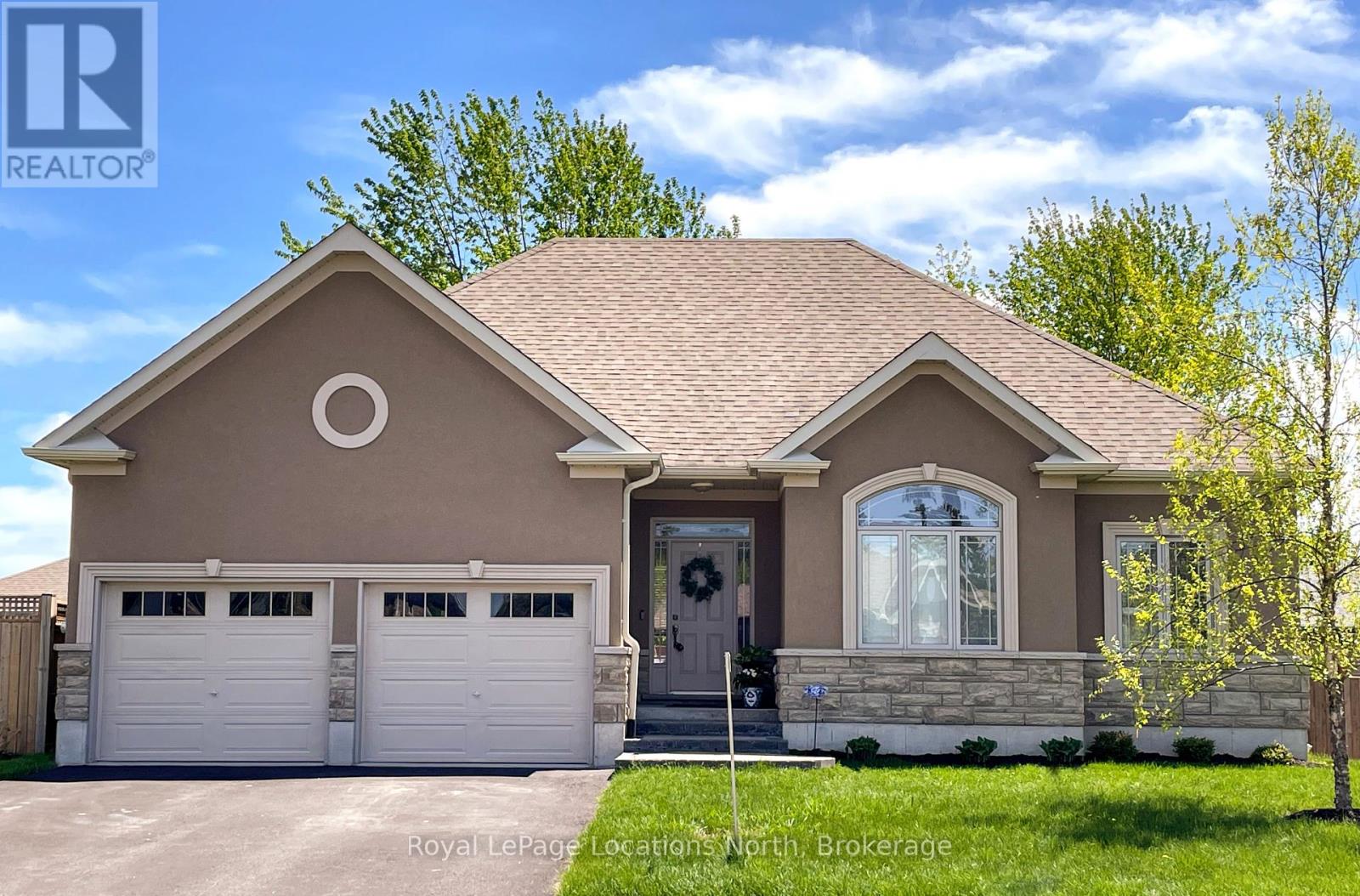 15 Patchell Court, Springwater, Ontario L0M 1P0 - Photo 2 - S12043916