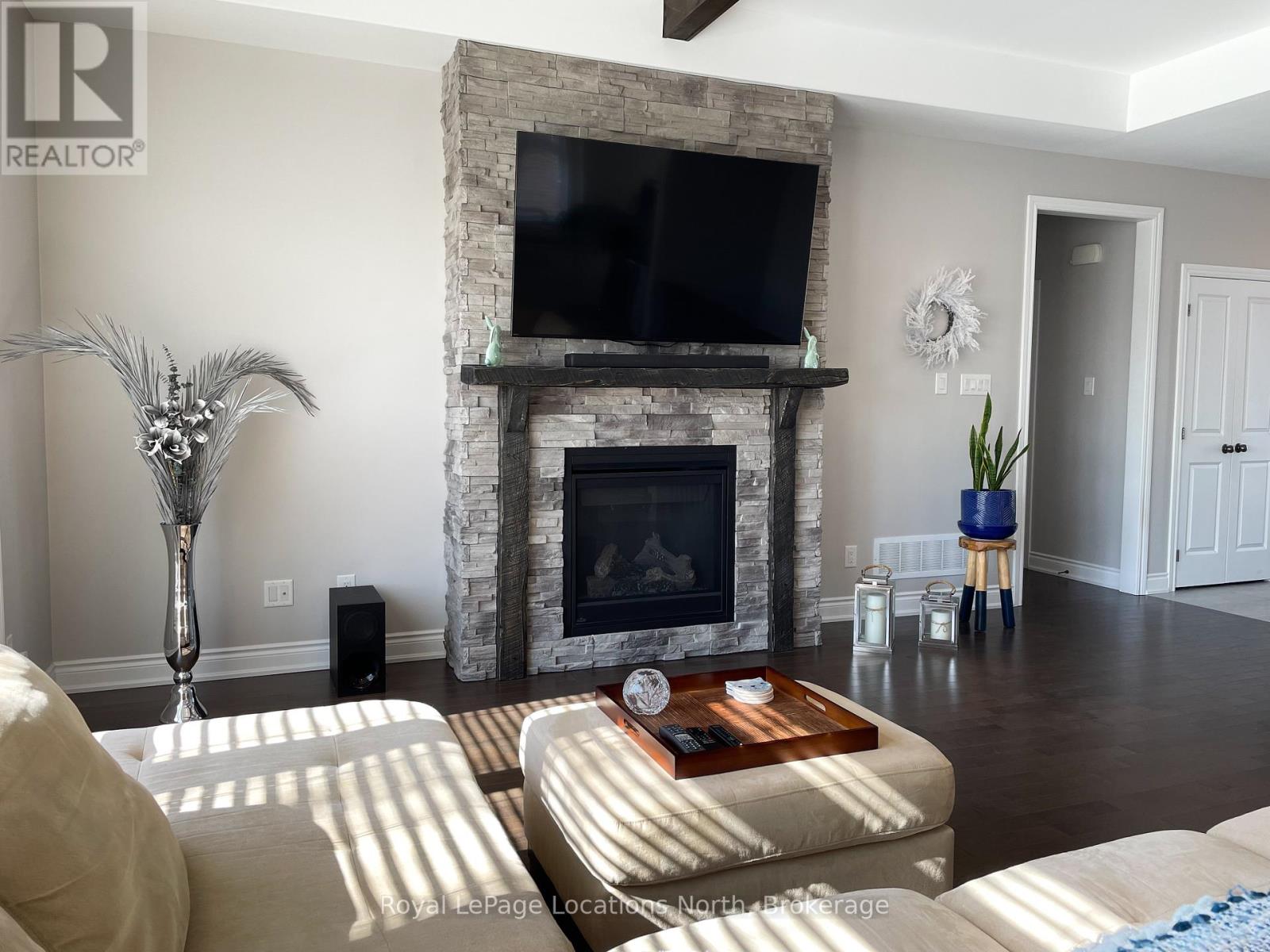 15 Patchell Court, Springwater, Ontario L0M 1P0 - Photo 10 - S12043916