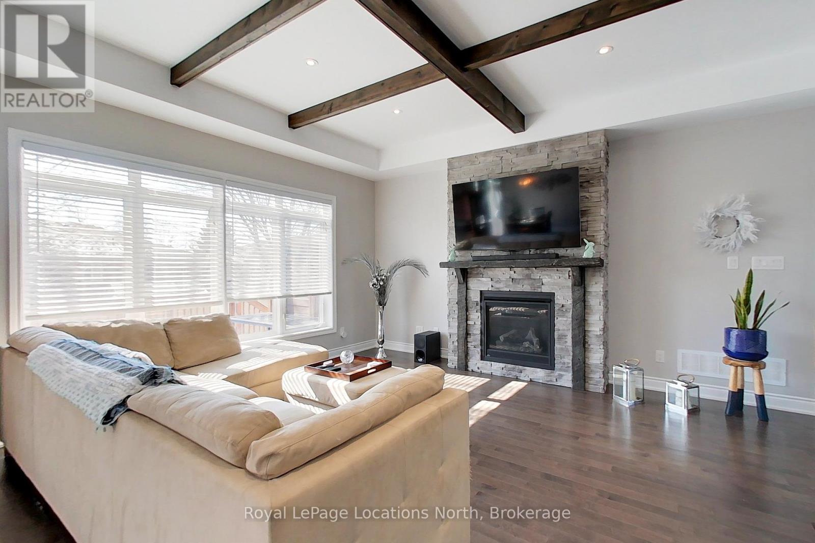 15 Patchell Court, Springwater, Ontario L0M 1P0 - Photo 5 - S12043916