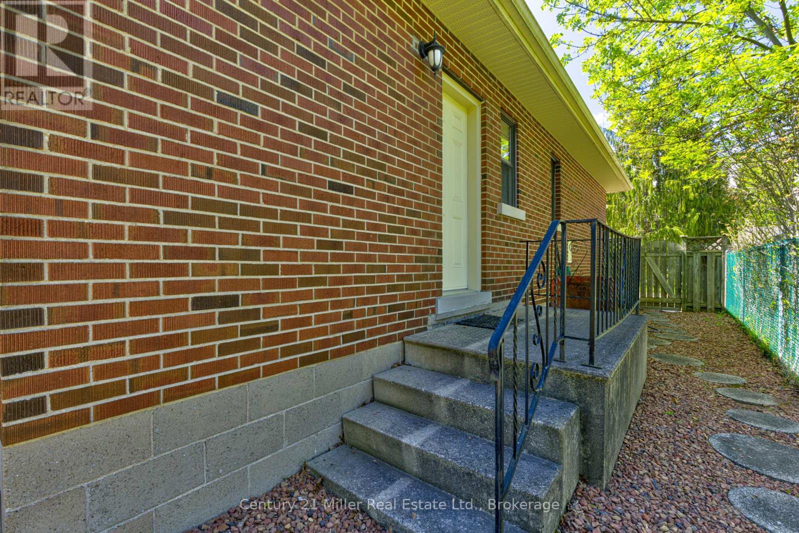 456 Townsend Avenue, Burlington, Ontario  L7T 2A8 - Photo 39 - W12163131