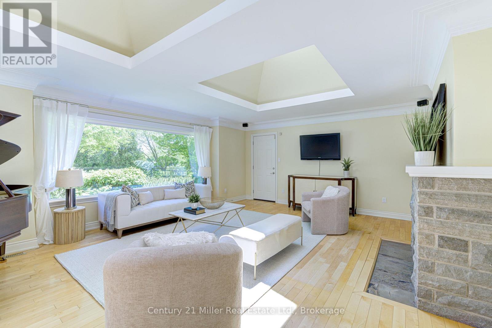 456 Townsend Avenue, Burlington, Ontario  L7T 2A8 - Photo 6 - W12163131