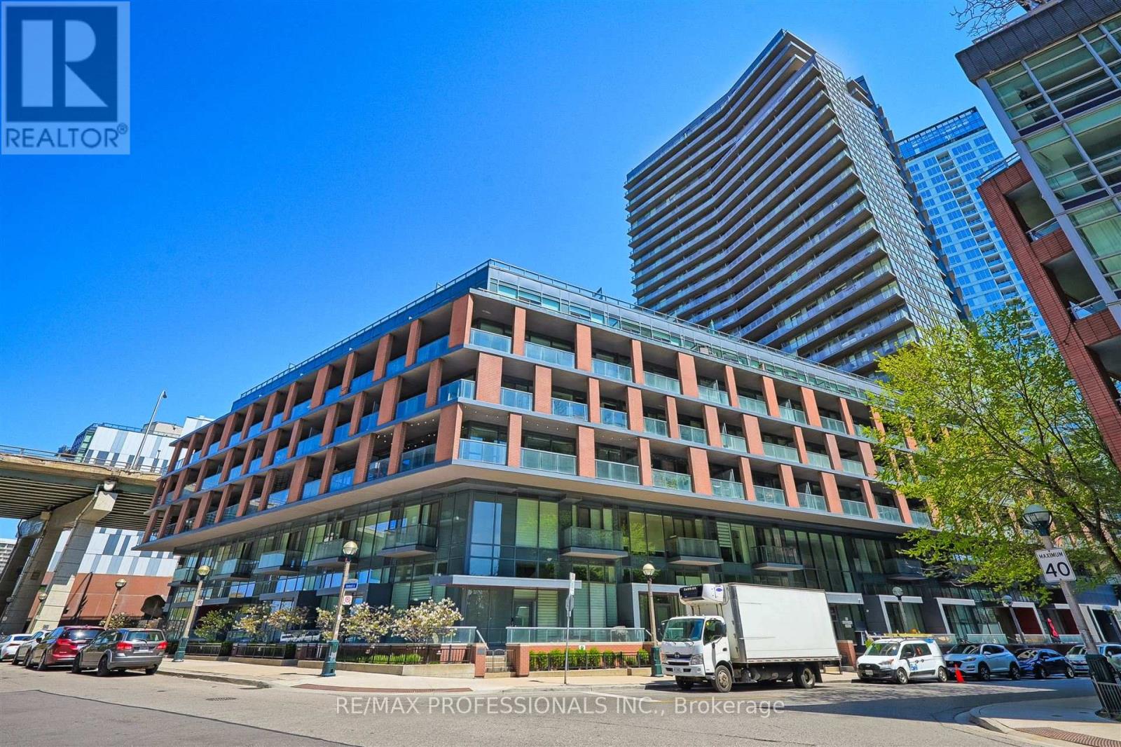 811 - 20 BRUYERES MEWS, Toronto, Ontario