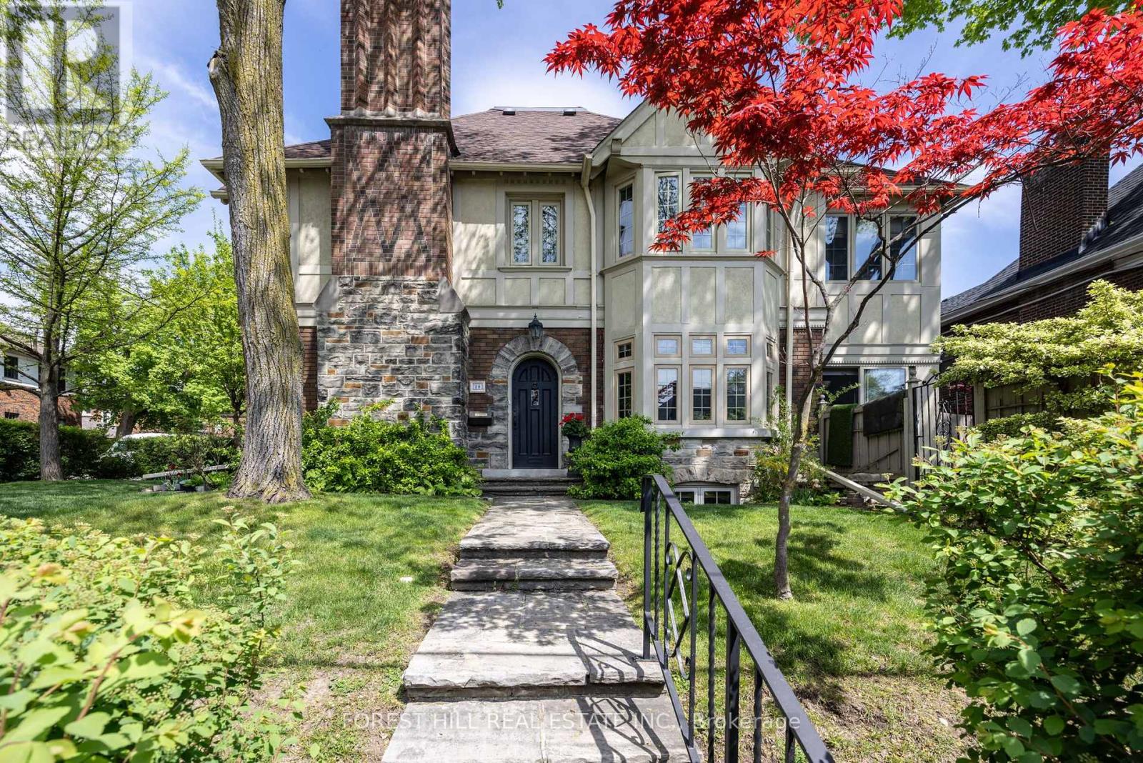 18 COLLEGE VIEW AVENUE, Toronto, Ontario