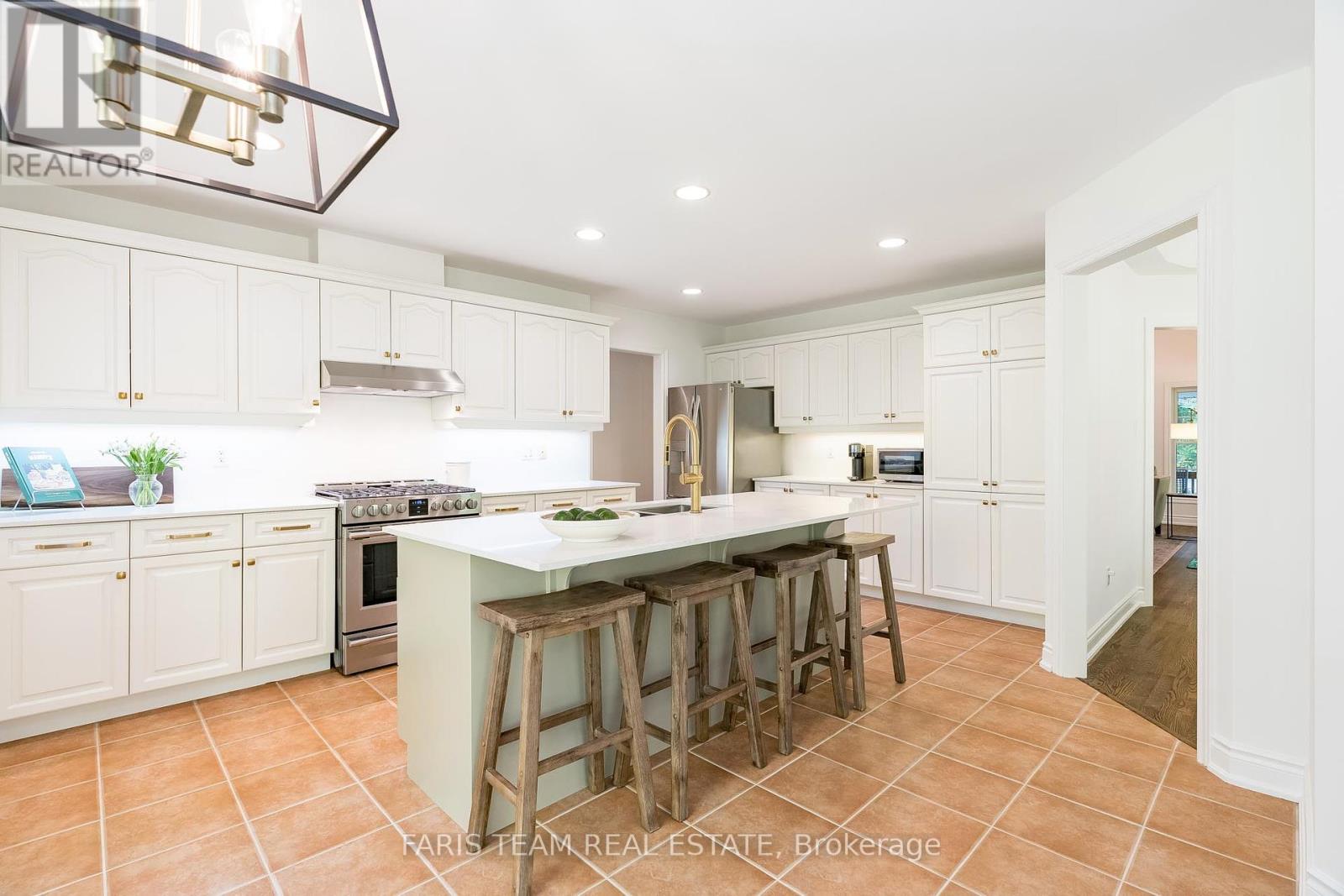 7 Glenhuron Drive, Springwater, Ontario  L9X 0T9 - Photo 4 - S11973182