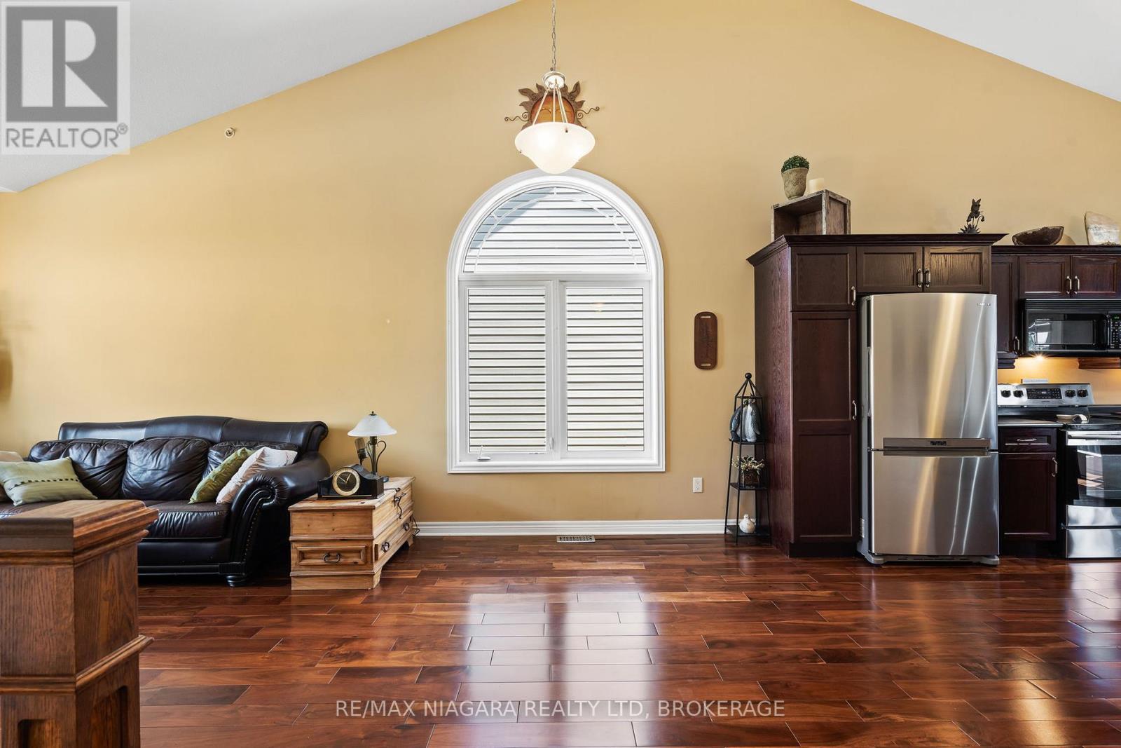 8 Corbin Street, St. Catharines (Oakdale), Ontario  L2P 0C3 - Photo 7 - X12163221