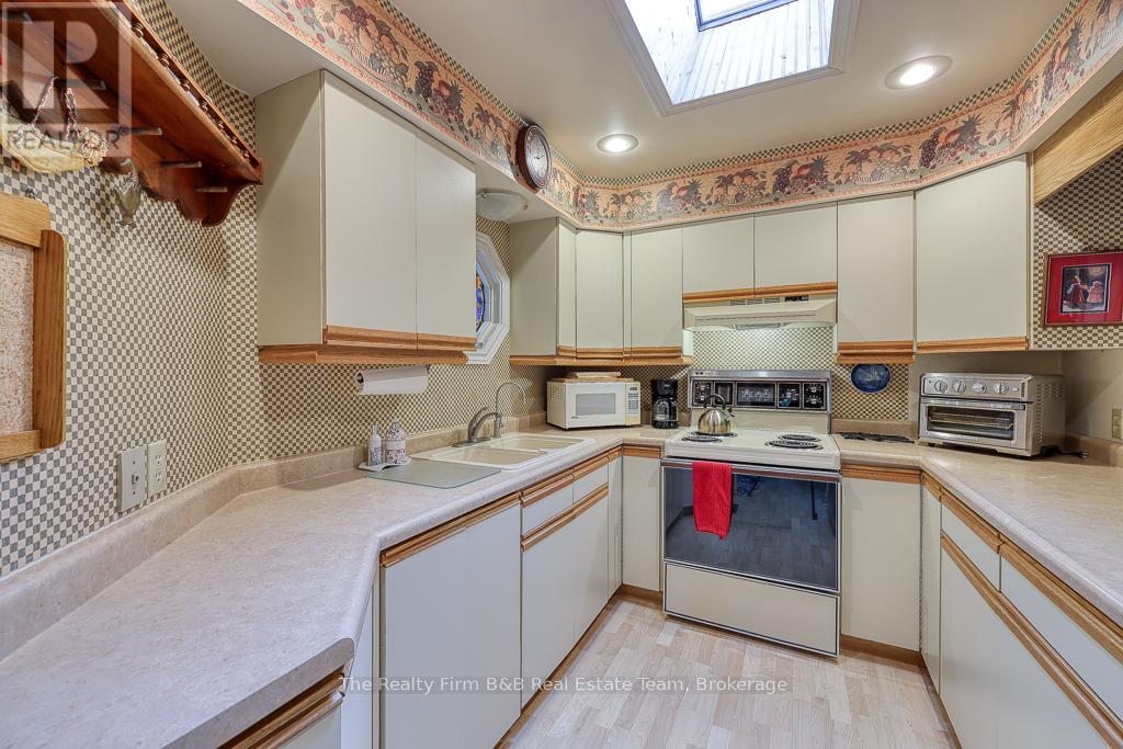 659 Springbank Avenue N, Woodstock, Ontario  N4T 1E3 - Photo 11 - X12163190