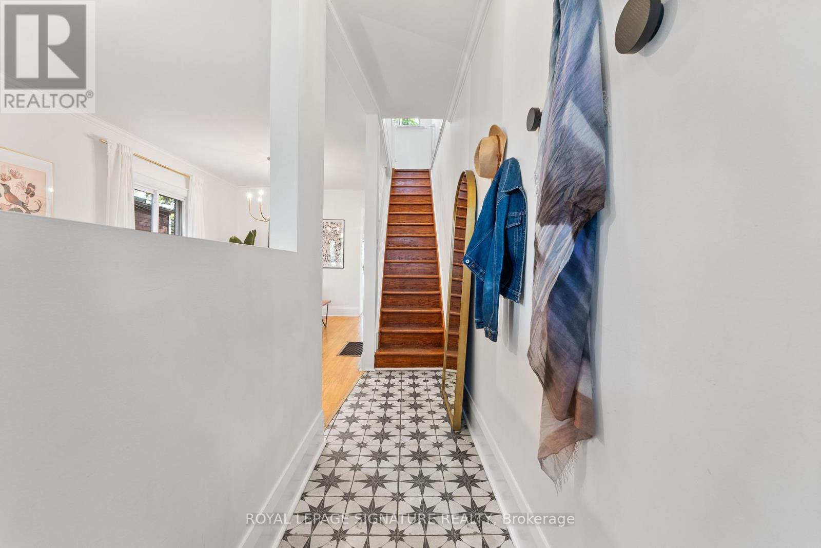 142 Dewhurst Boulevard, Toronto, Ontario  M4J 3J9 - Photo 5 - E12163076