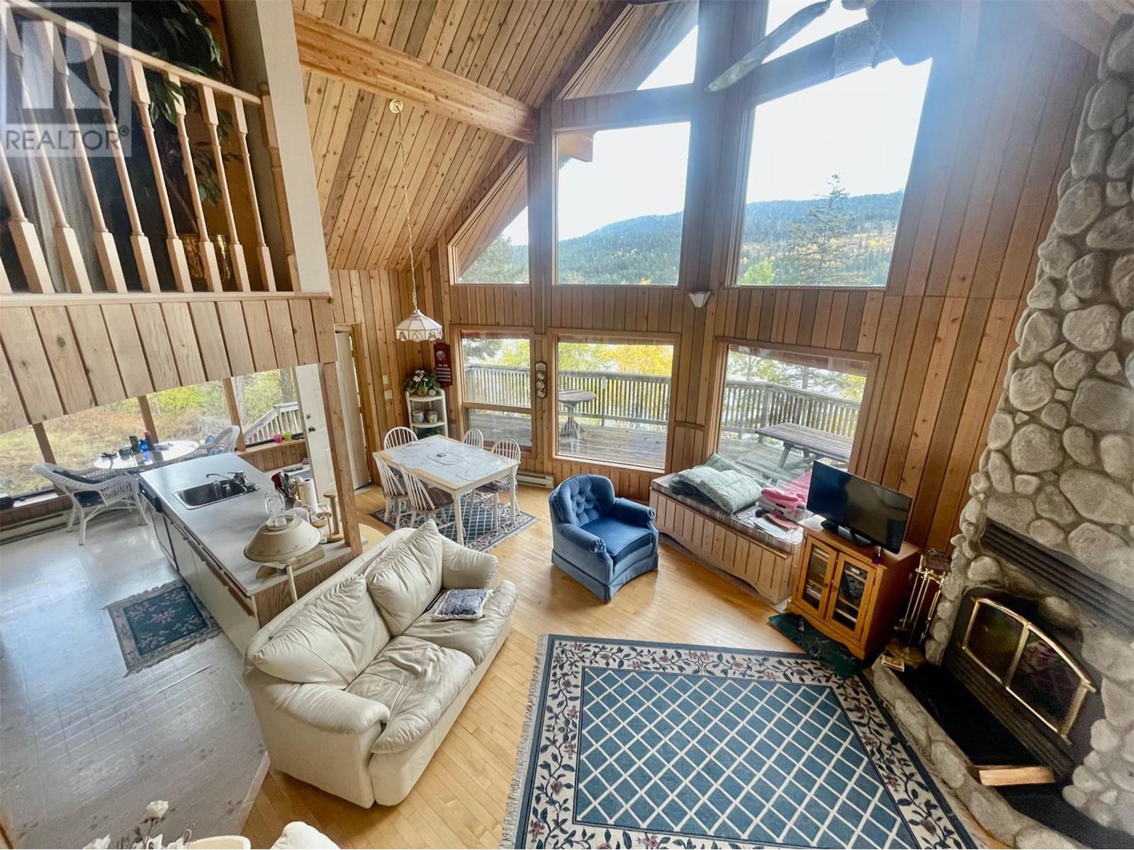8200 GUN LAKE WEST Road, gold bridge, British Columbia
