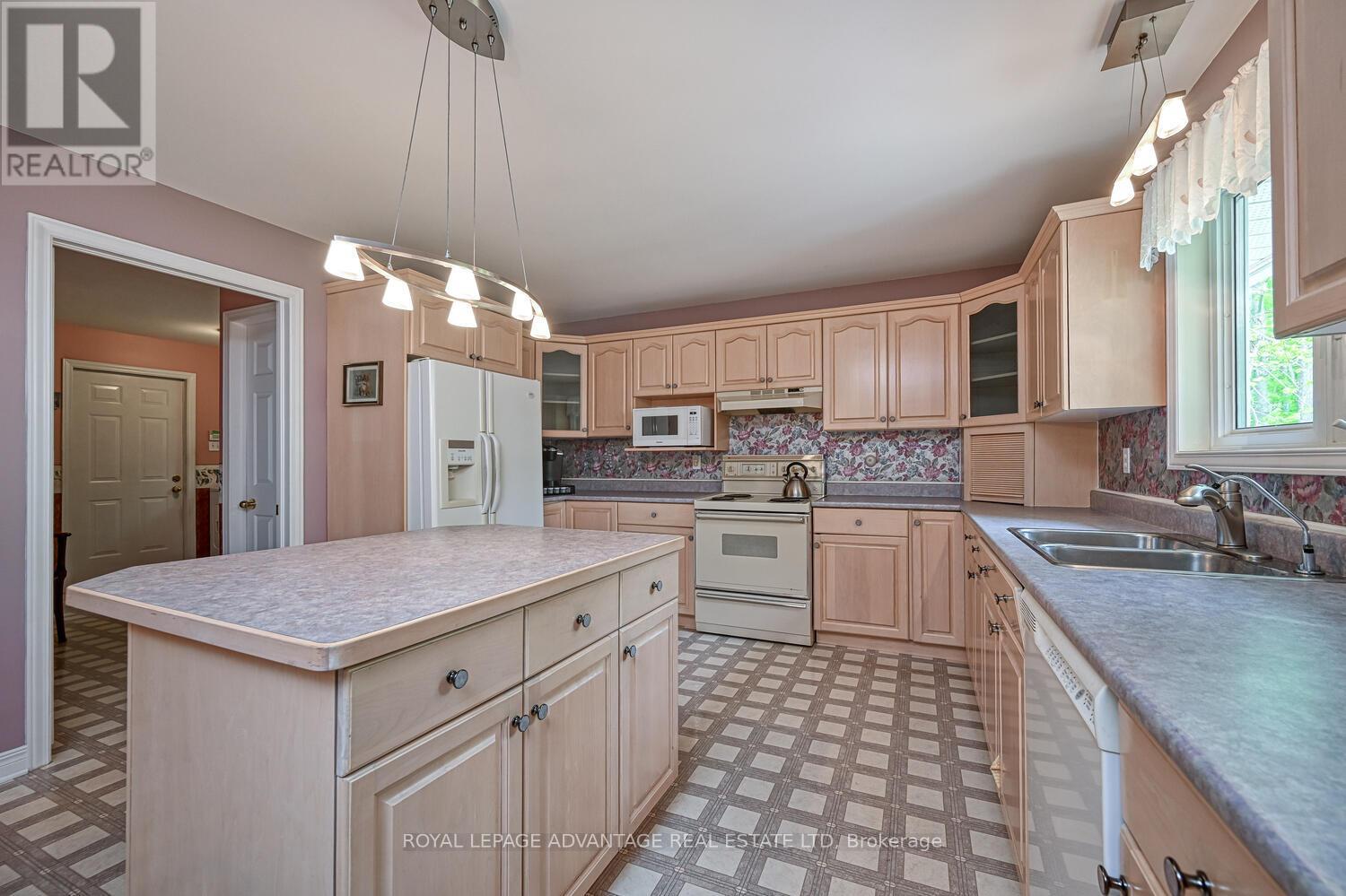 3 South Point Drive, Rideau Lakes, Ontario  K7A 4S5 - Photo 11 - X12163225