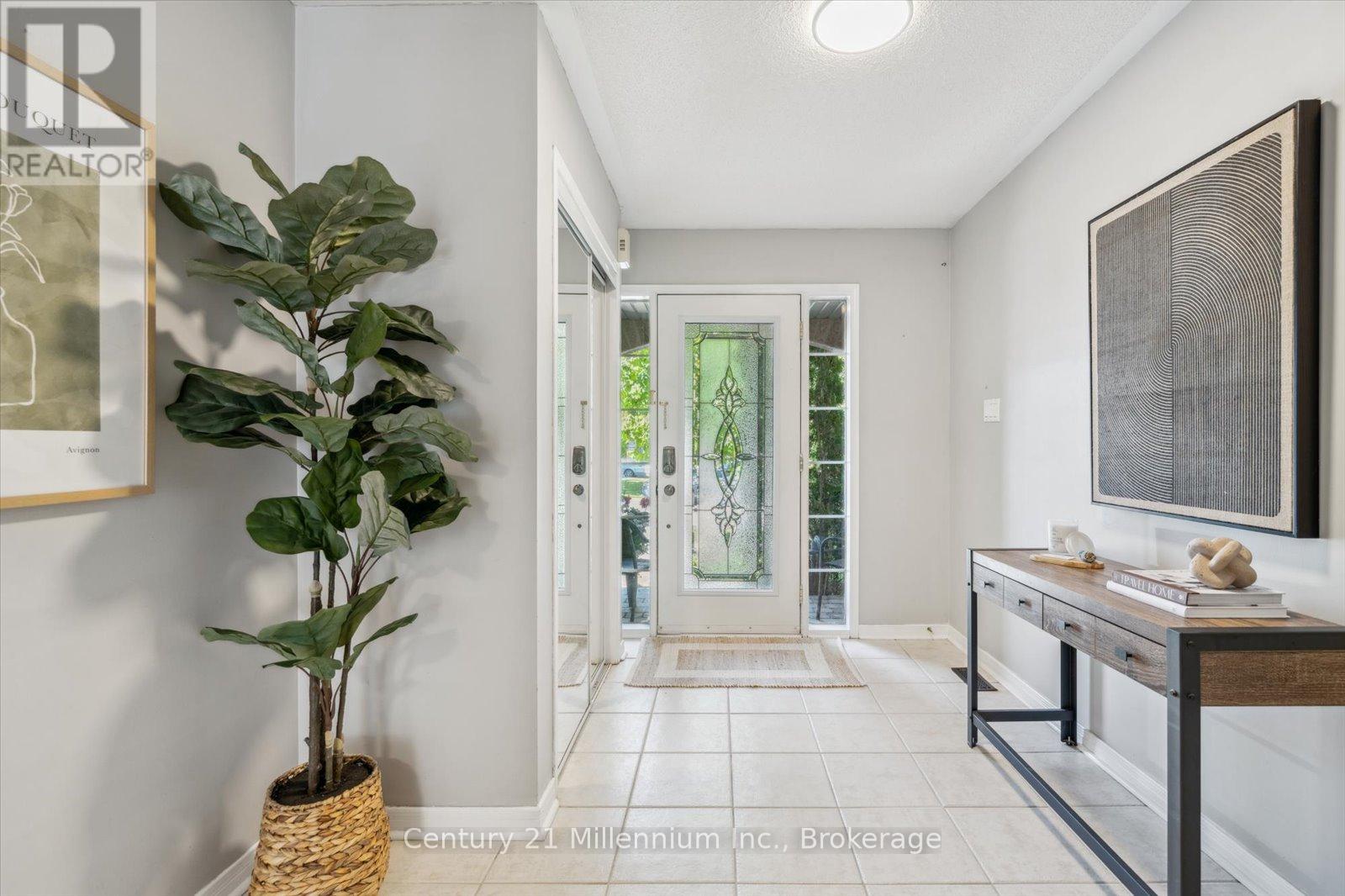 25 Hammill Heights, East Gwillimbury, Ontario  L0G 1M0 - Photo 6 - N12163128
