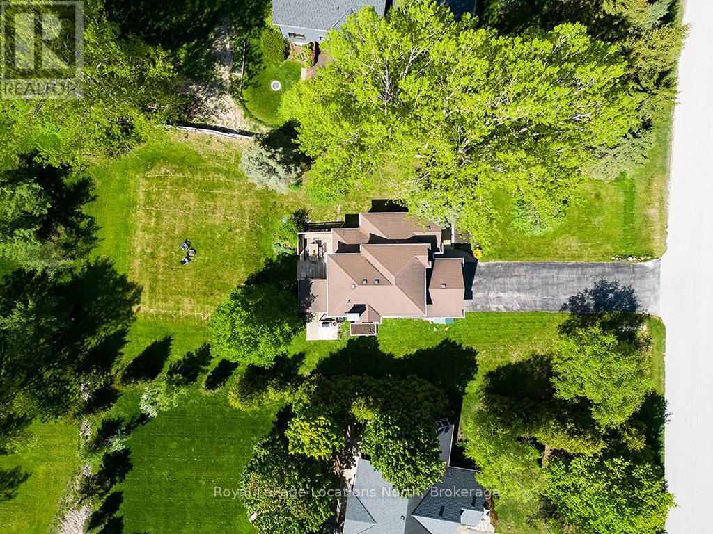 Property at 16 TRAILS END image 3