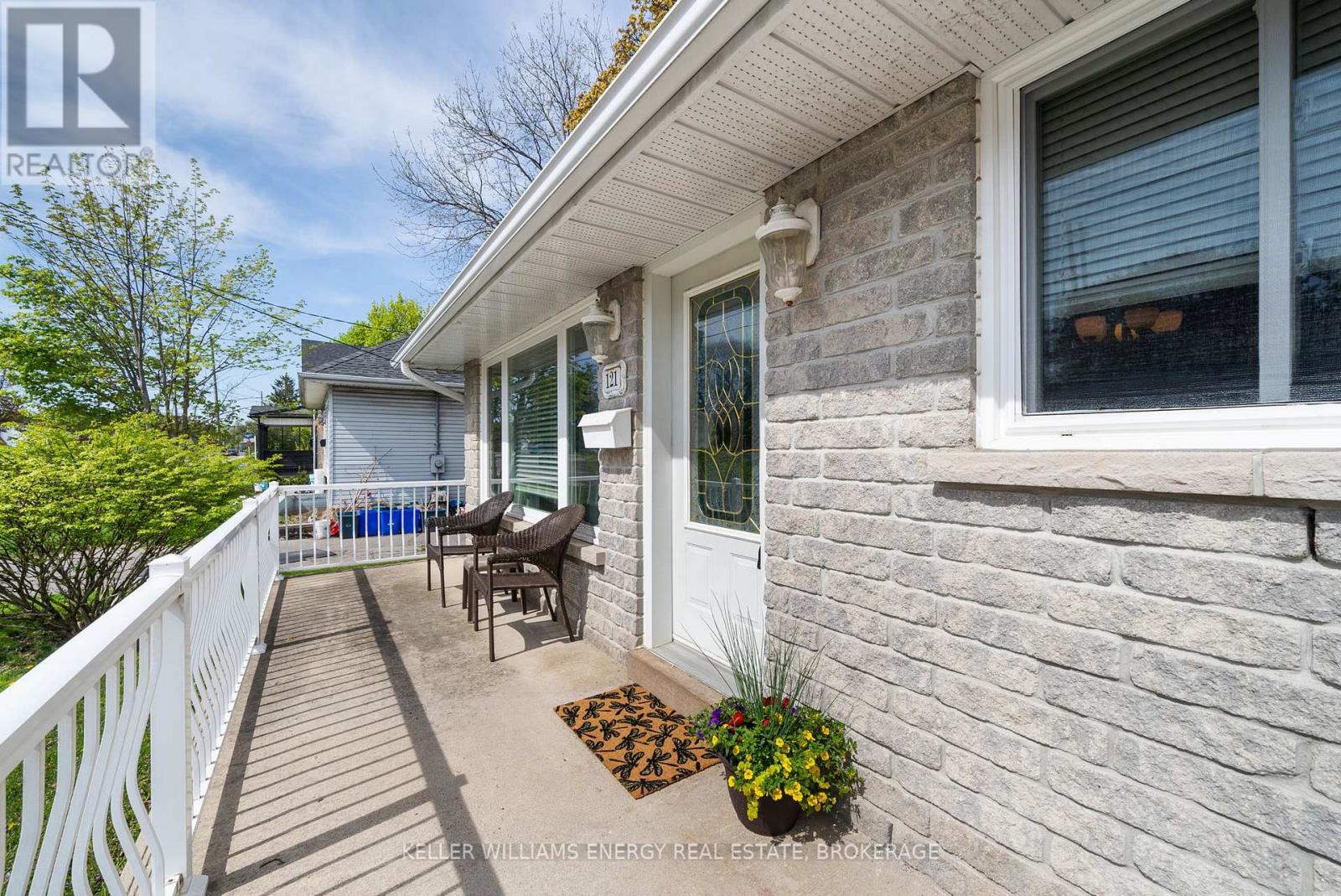 121 Harmony Road S, Oshawa, Ontario  L1H 6T4 - Photo 2 - E12163232