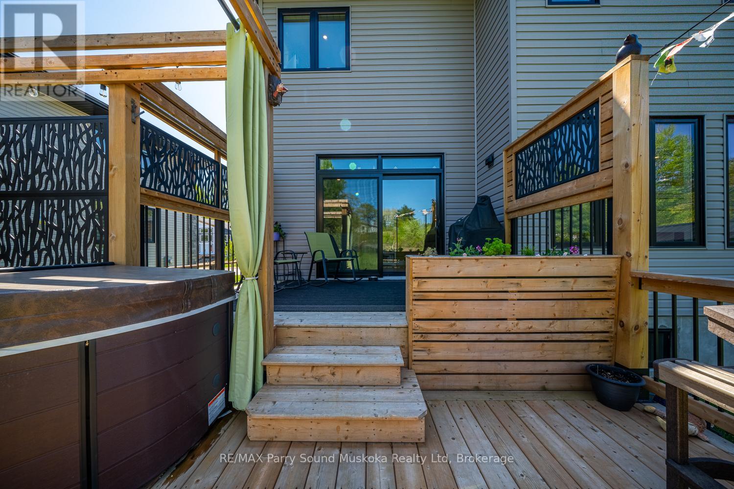 44 Dennis Drive, Parry Sound, Ontario  P2A 0E6 - Photo 47 - X12163093