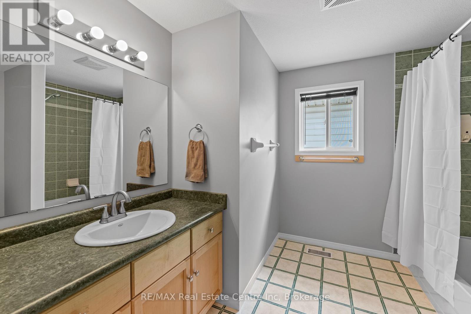 139 Gosling Gardens, Guelph, Ontario  N1G 5E6 - Photo 30 - X12163220