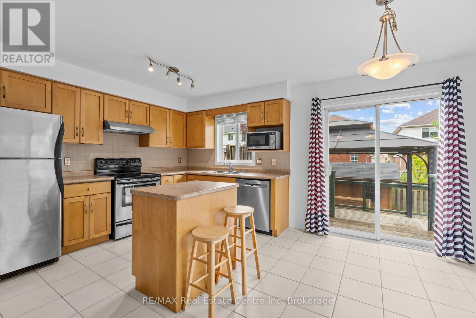 137 Gosling Gardens, Guelph, Ontario  N1G 5E6 - Photo 24 - X12163233