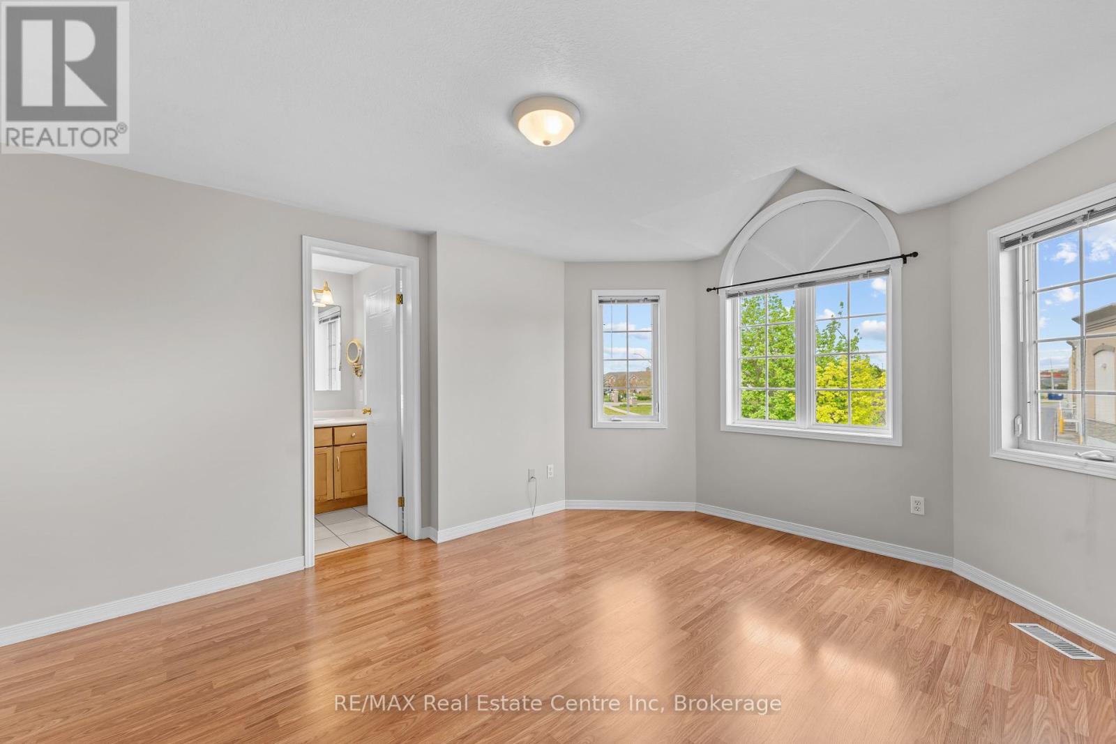 137 Gosling Gardens, Guelph, Ontario  N1G 5E6 - Photo 38 - X12163233