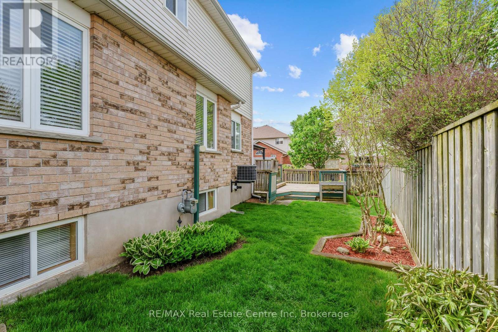137 Gosling Gardens, Guelph, Ontario  N1G 5E6 - Photo 8 - X12163233