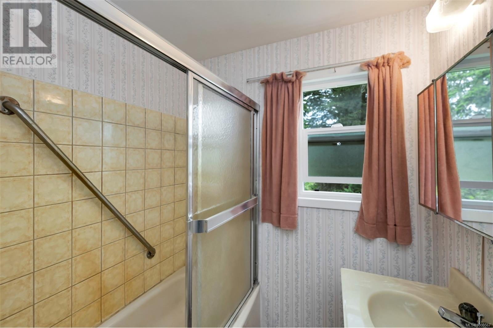 Property at 2130 Cowichan Bay Rd image 5