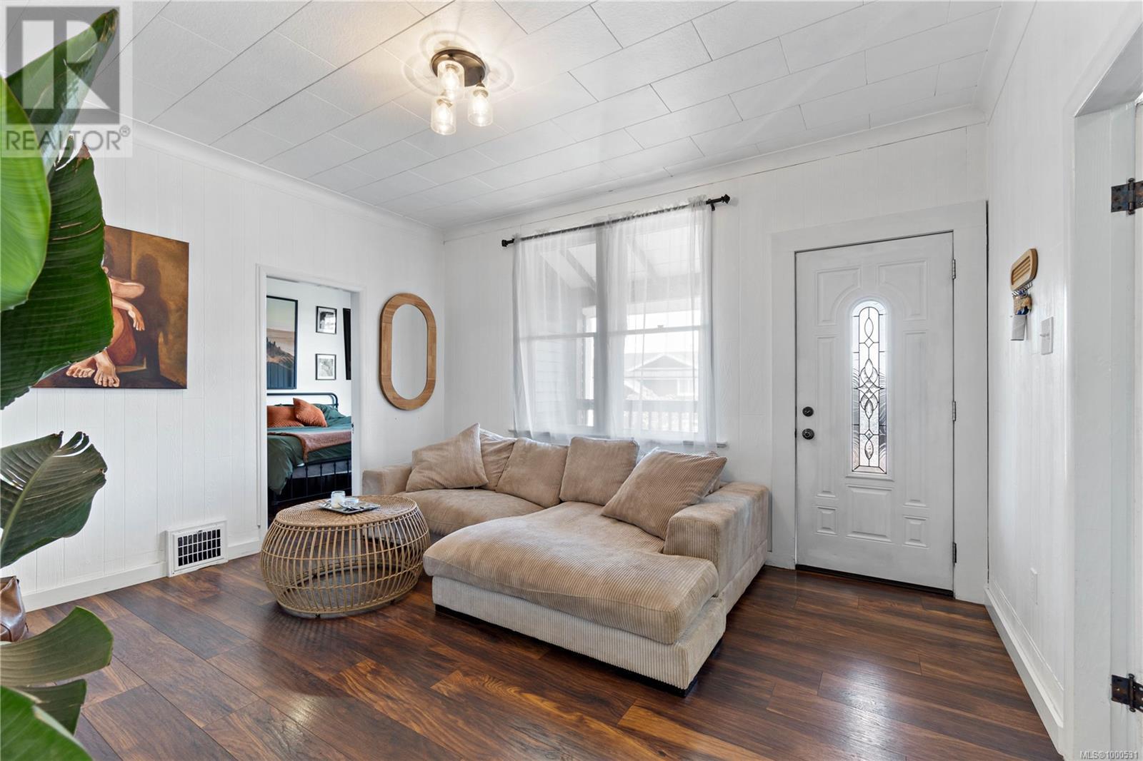 Property at 221 Eaton St image 4