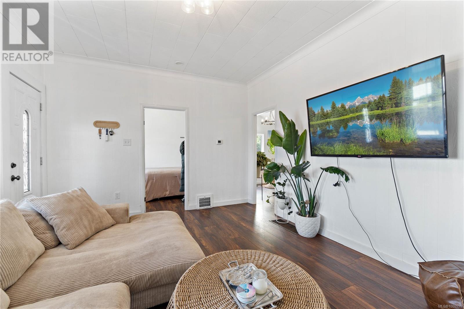 Property at 221 Eaton St image 5