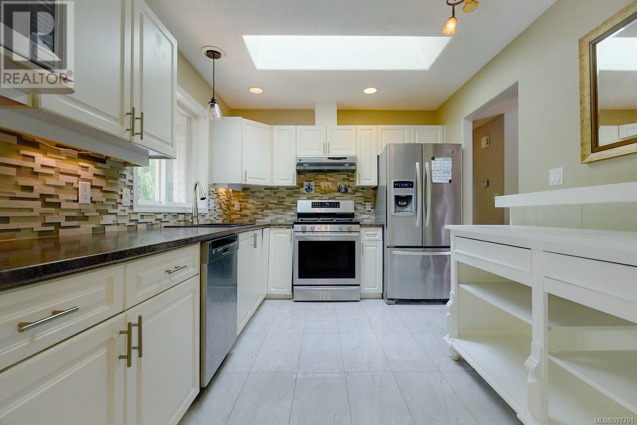 Property at 268 Laurence Park Way image 4