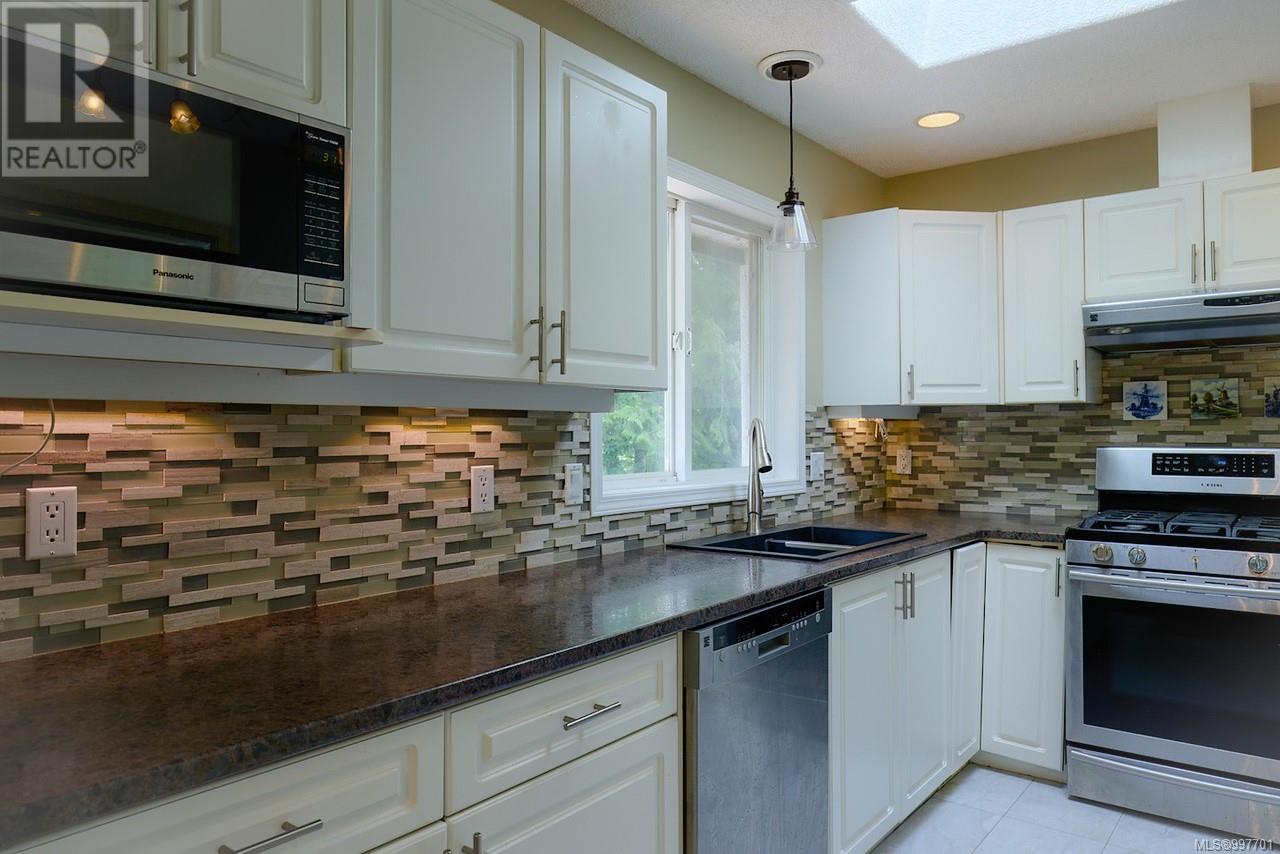 Property at 268 Laurence Park Way image 5