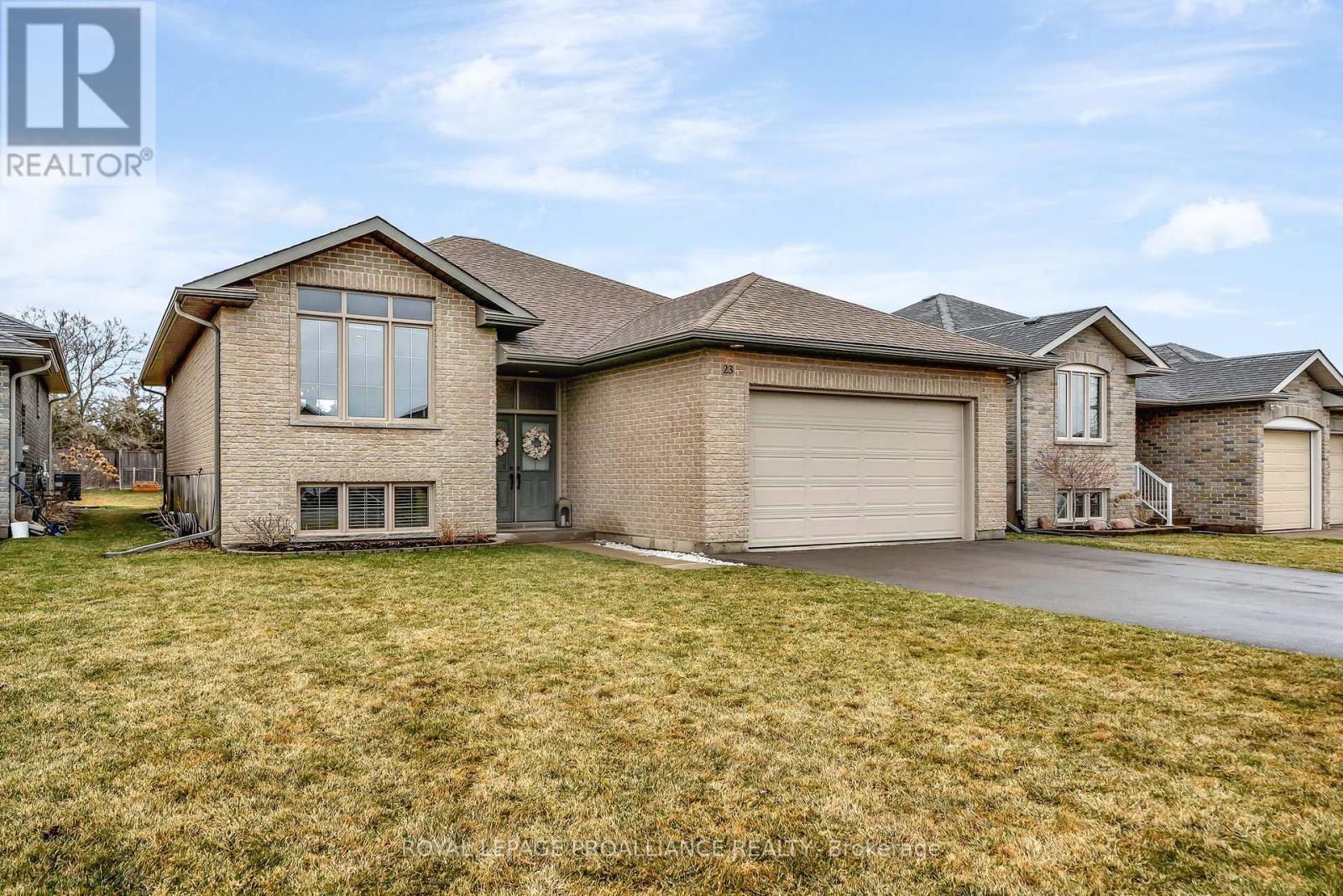 Property at 23 FREEDOM CRESCENT image 1