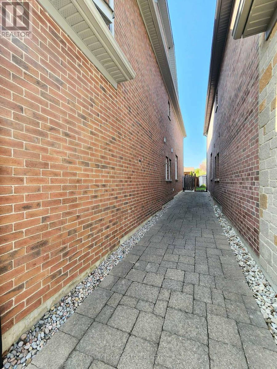6 Castleglen Boulevard, Markham, Ontario  L6C 0A8 - Photo 36 - N12163005
