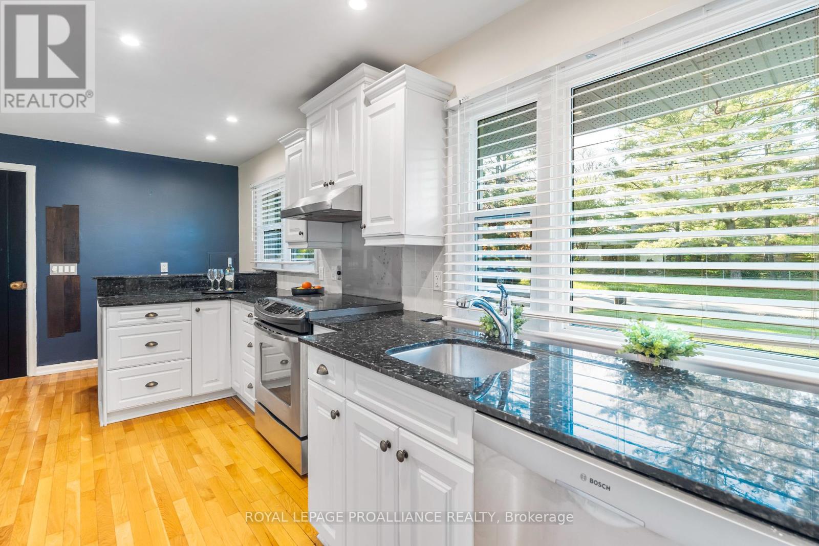 7 Hutton Drive, Belleville (Belleville Ward), Ontario  K8P 1E9 - Photo 4 - X12163246