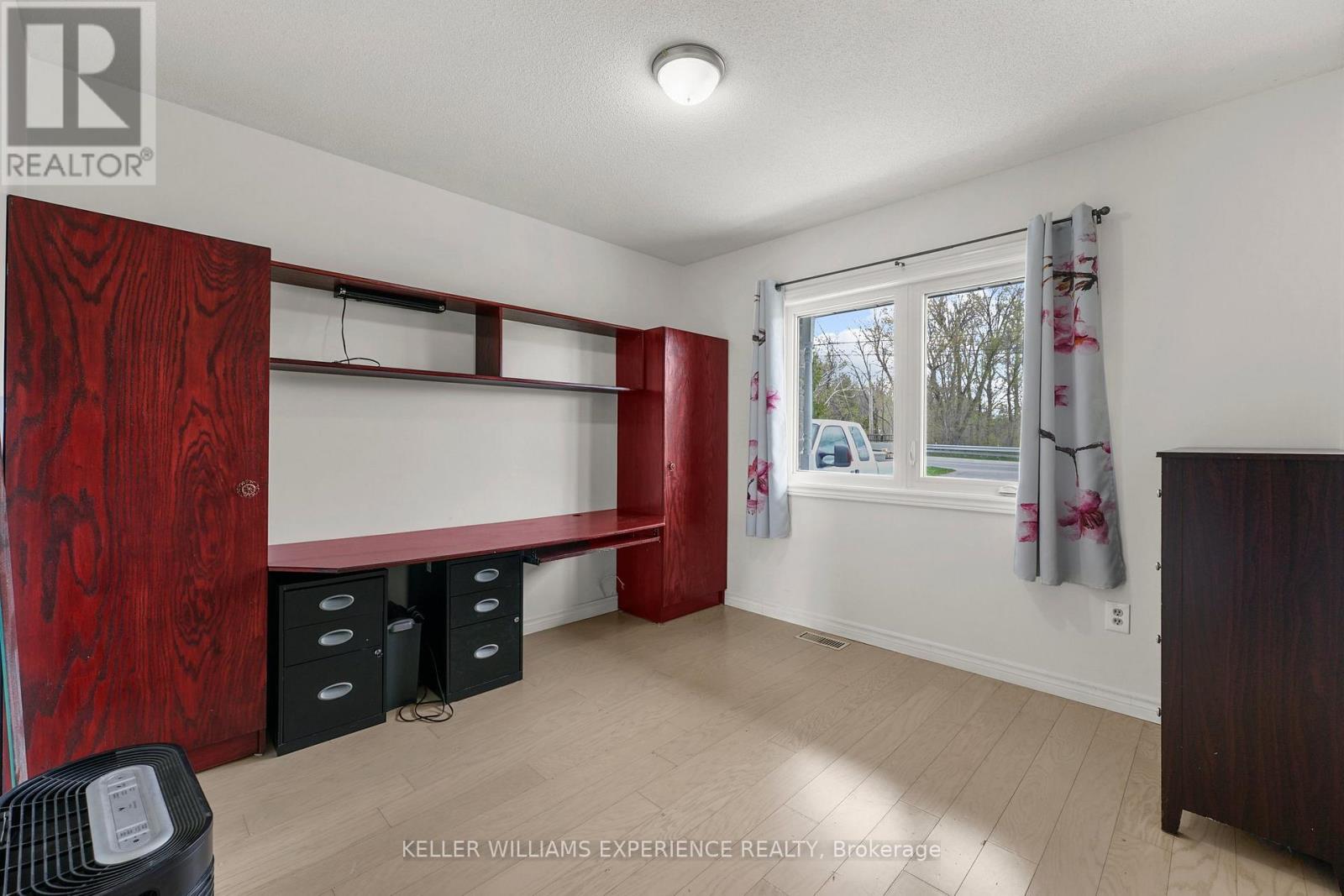 190 Centre Street, Essa (Angus), Ontario  L0M 1B0 - Photo 17 - N12163065