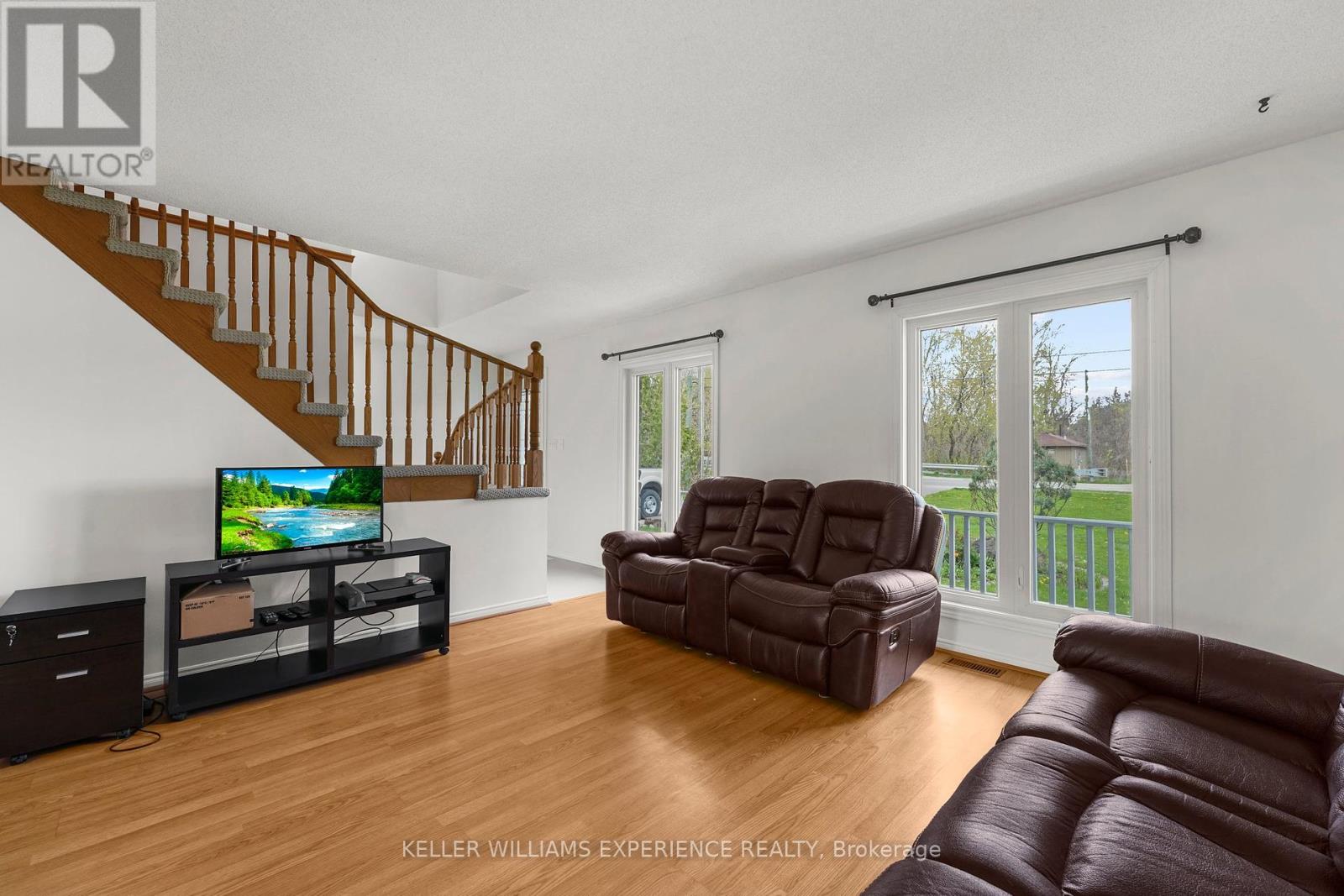 190 Centre Street, Essa (Angus), Ontario  L0M 1B0 - Photo 8 - N12163065