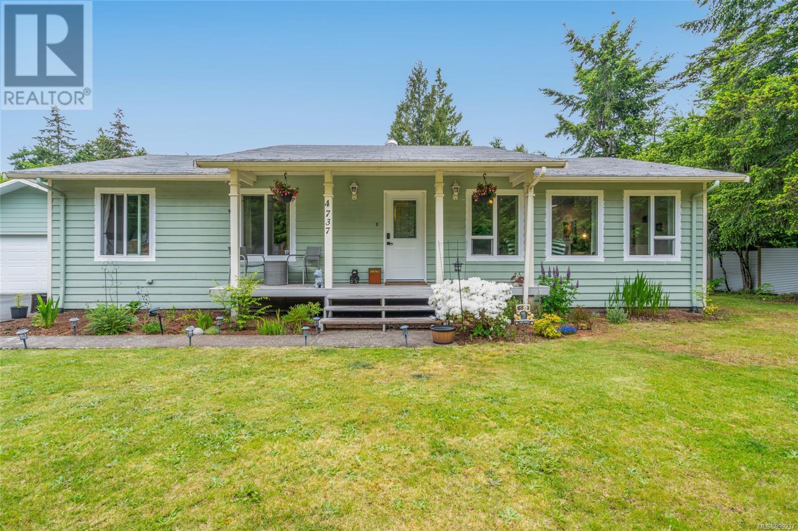 Property at 4737 Blue Heron Dr image 2