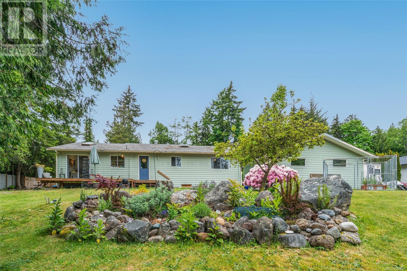 Property at 4737 Blue Heron Dr image 3