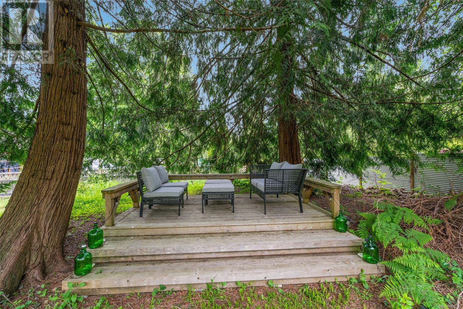 Property at 4737 Blue Heron Dr image 4