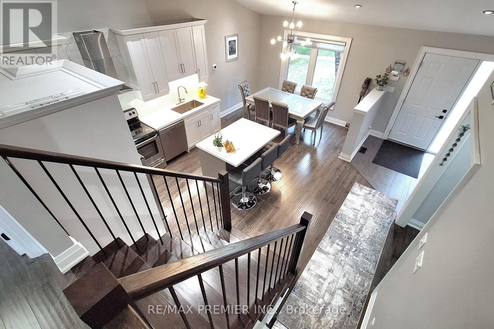 75 Fox Run, Barrie (Letitia Heights), Ontario  L4N 5L6 - Photo 7 - S12163039