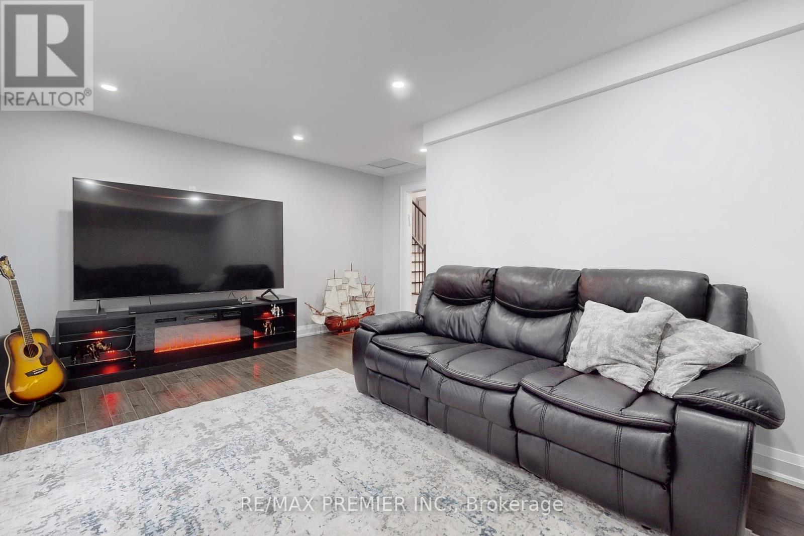 75 Fox Run, Barrie (Letitia Heights), Ontario  L4N 5L6 - Photo 8 - S12163039
