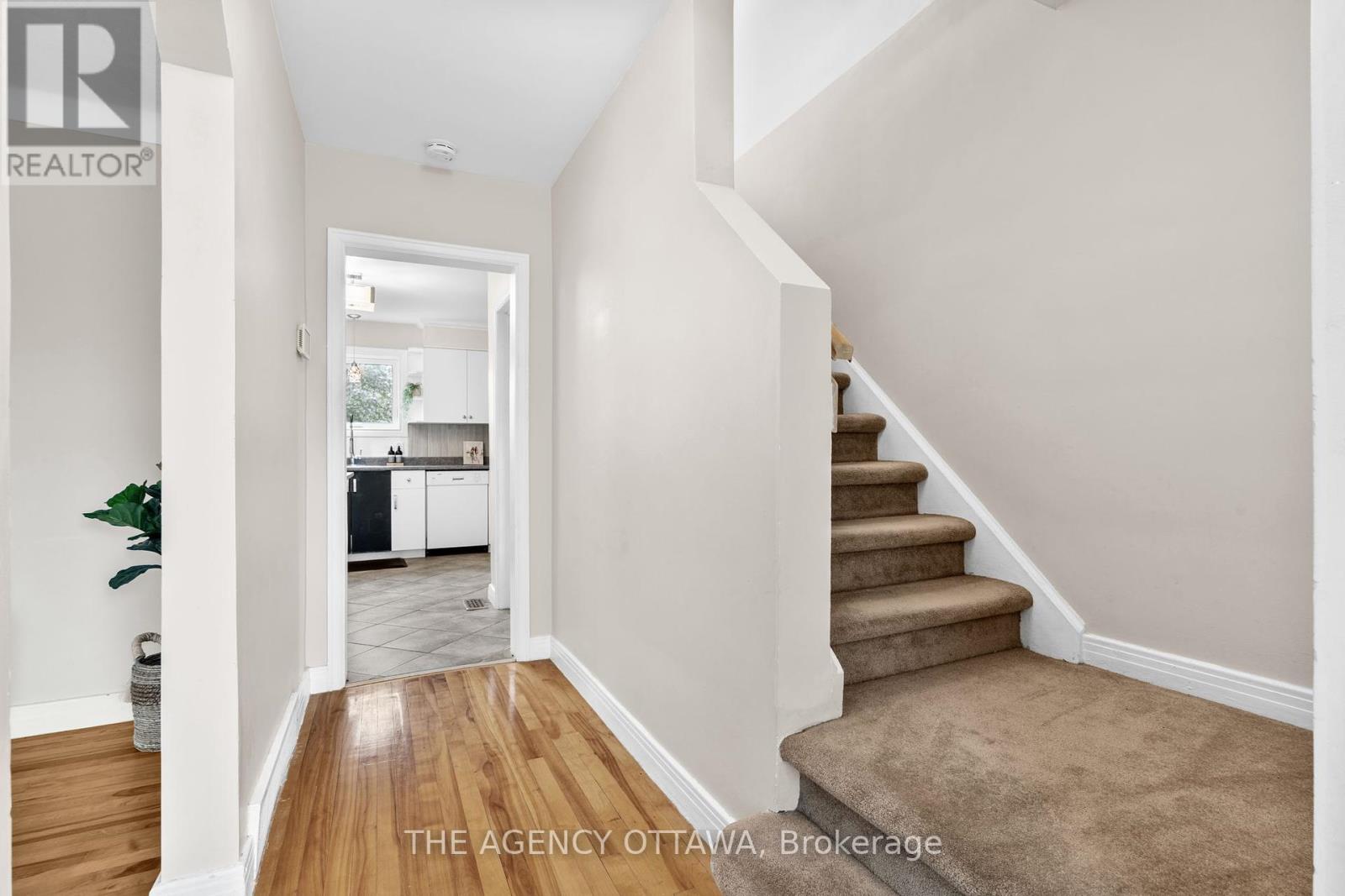 659 Alesther Street, Ottawa, Ontario  K1K 1H8 - Photo 2 - X12163151