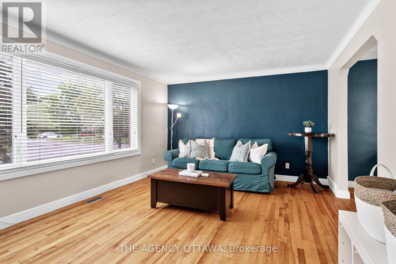 659 Alesther Street, Ottawa, Ontario  K1K 1H8 - Photo 3 - X12163151