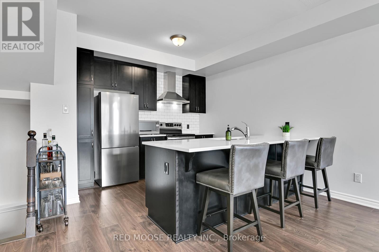 515 Takamose Private, Ottawa, Ontario  K1K 5A5 - Photo 10 - X12163234