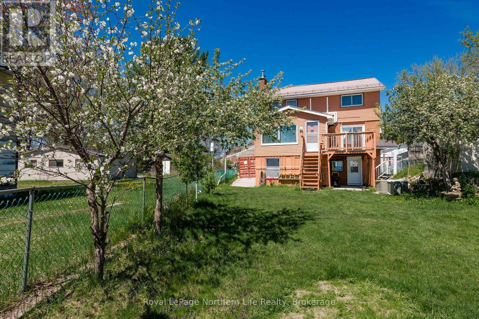 Property at 653 LAKESHORE DRIVE image 4