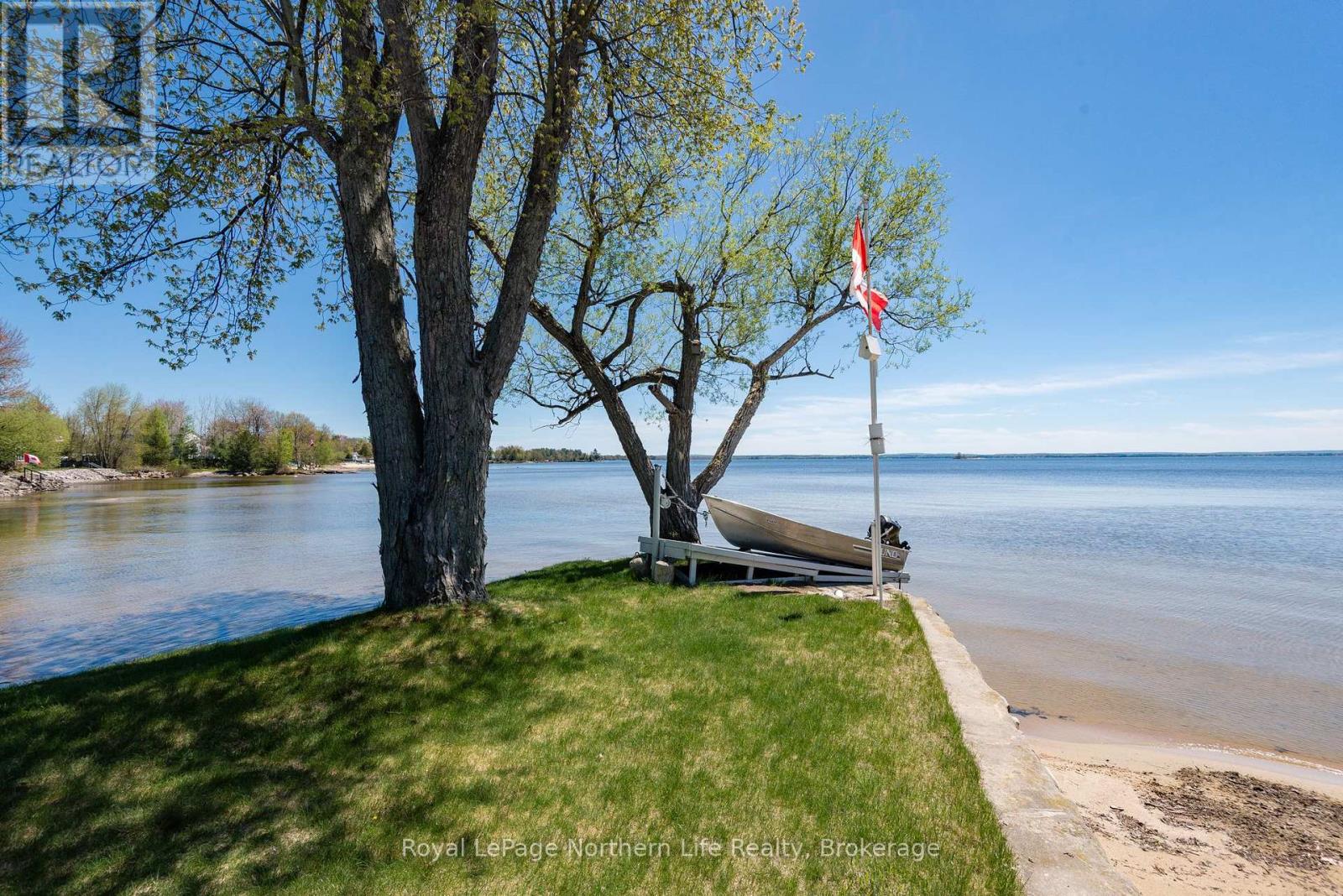 Property at 653 LAKESHORE DRIVE image 5