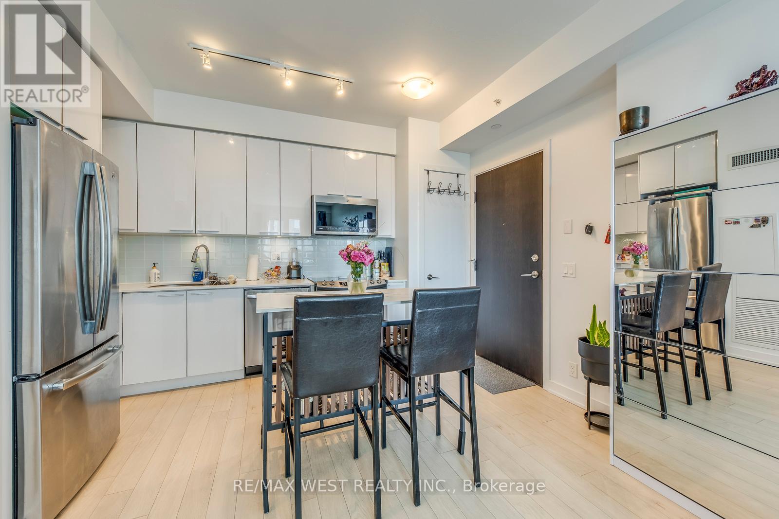 3205 - 10 Park Lawn Road, Toronto, Ontario  M8Y 3H8 - Photo 6 - W12162976