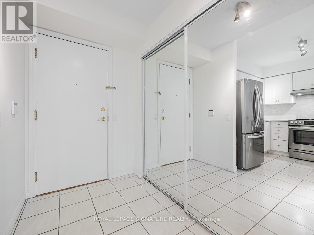 413 - 35 Kingsbridge Garden Circle, Mississauga, Ontario  L5R 3Z5 - Photo 19 - W12162982