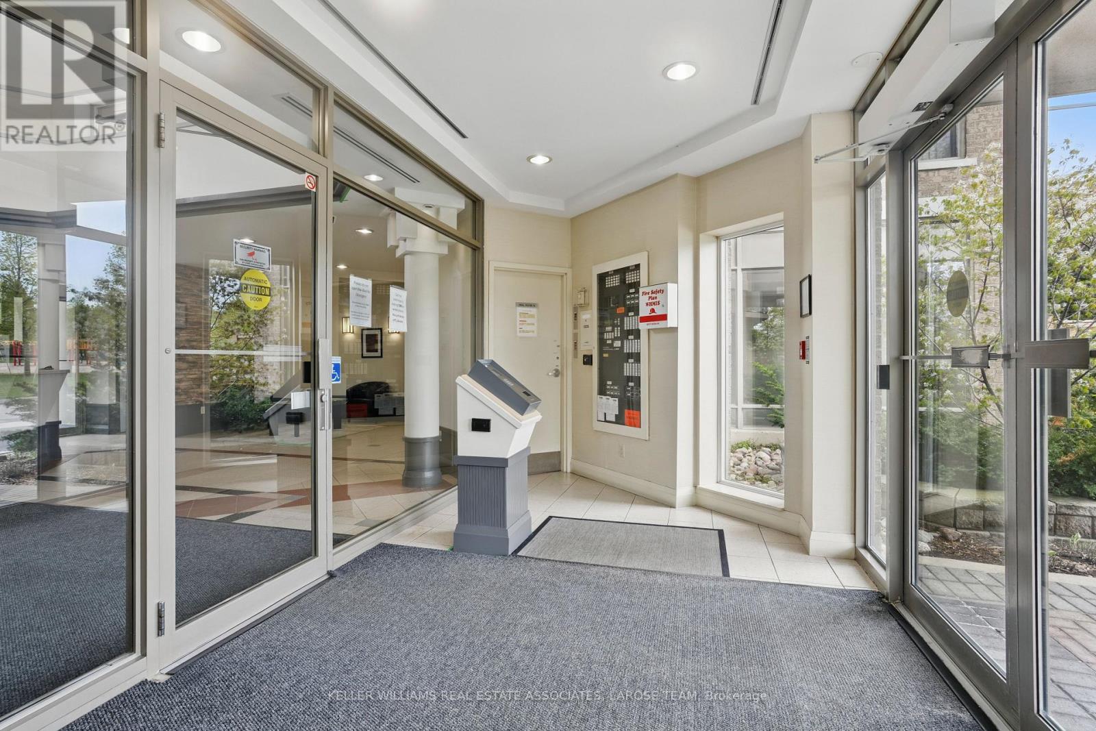 609 - 1150 Parkwest Place, Mississauga (Lakeview), Ontario  L5E 3K4 - Photo 3 - W12162984